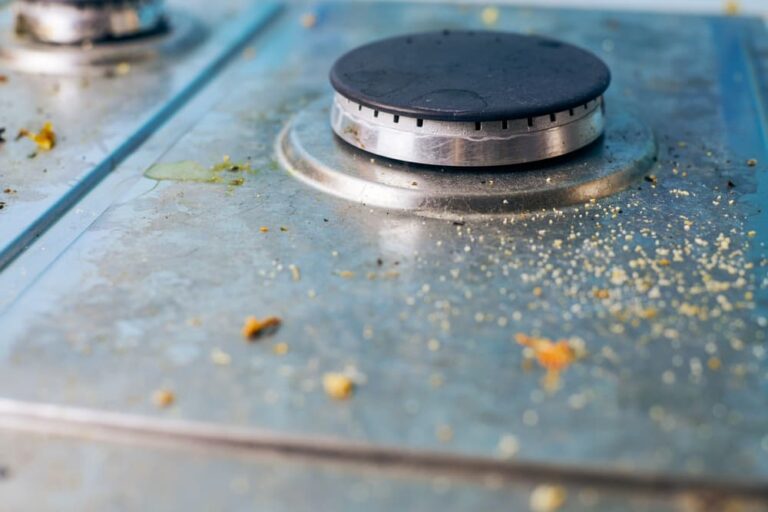How do experts clean a stove top